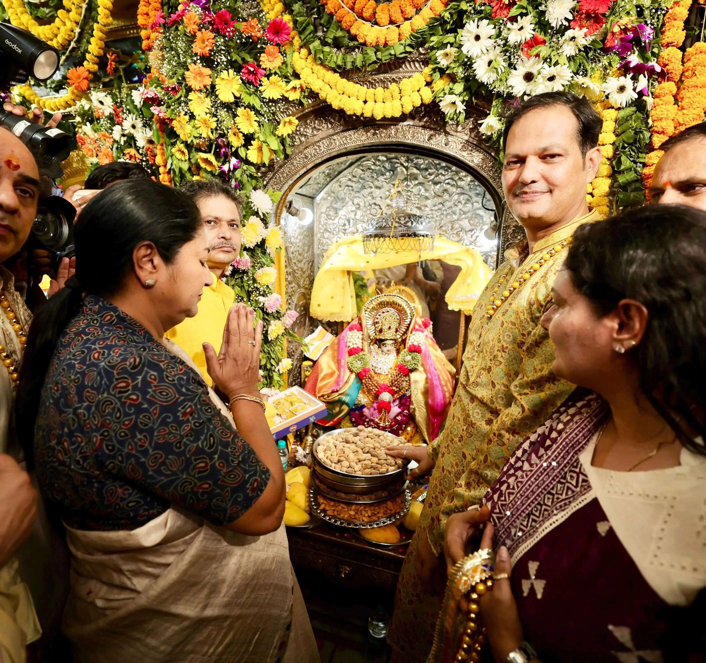 मुख्यमंत्री मां बगलामुखी के प्रकटोत्सव में शामिल हुई