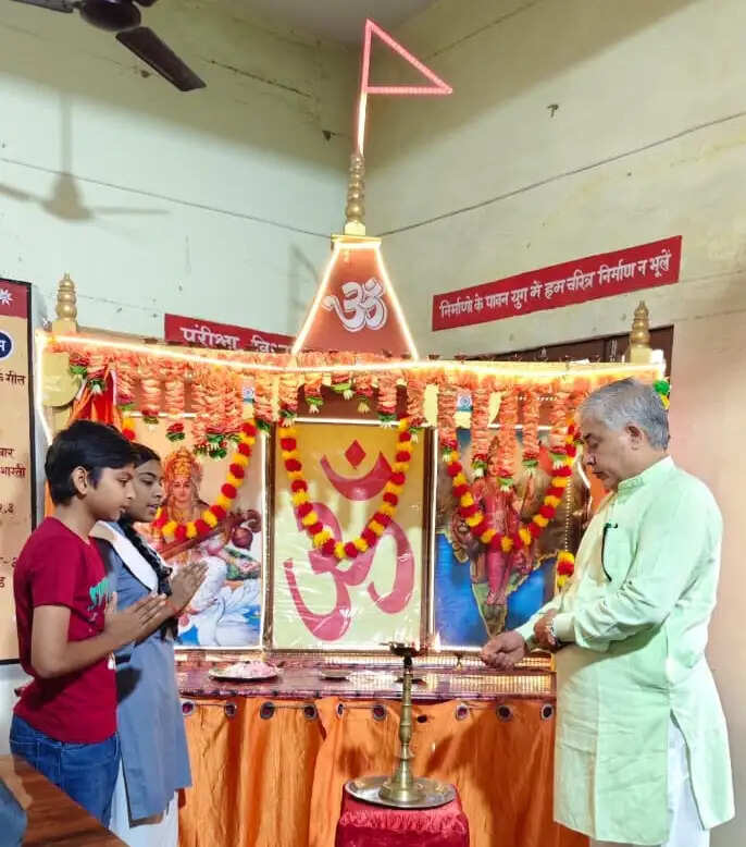सरस्वती शिशु मंदिर में 'विश्व रेड क्रॉस दिवस' पर बच्चों काे पढ़ाया गया मानव सेवा ही माधव सेवा का पाठ