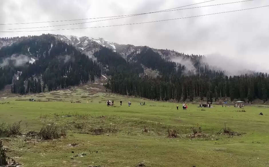 पहलगाम आतंकी हमला: जान बचाने के लिए पति ने काटा कलावा तो पत्नी ने निकाली बिंदी