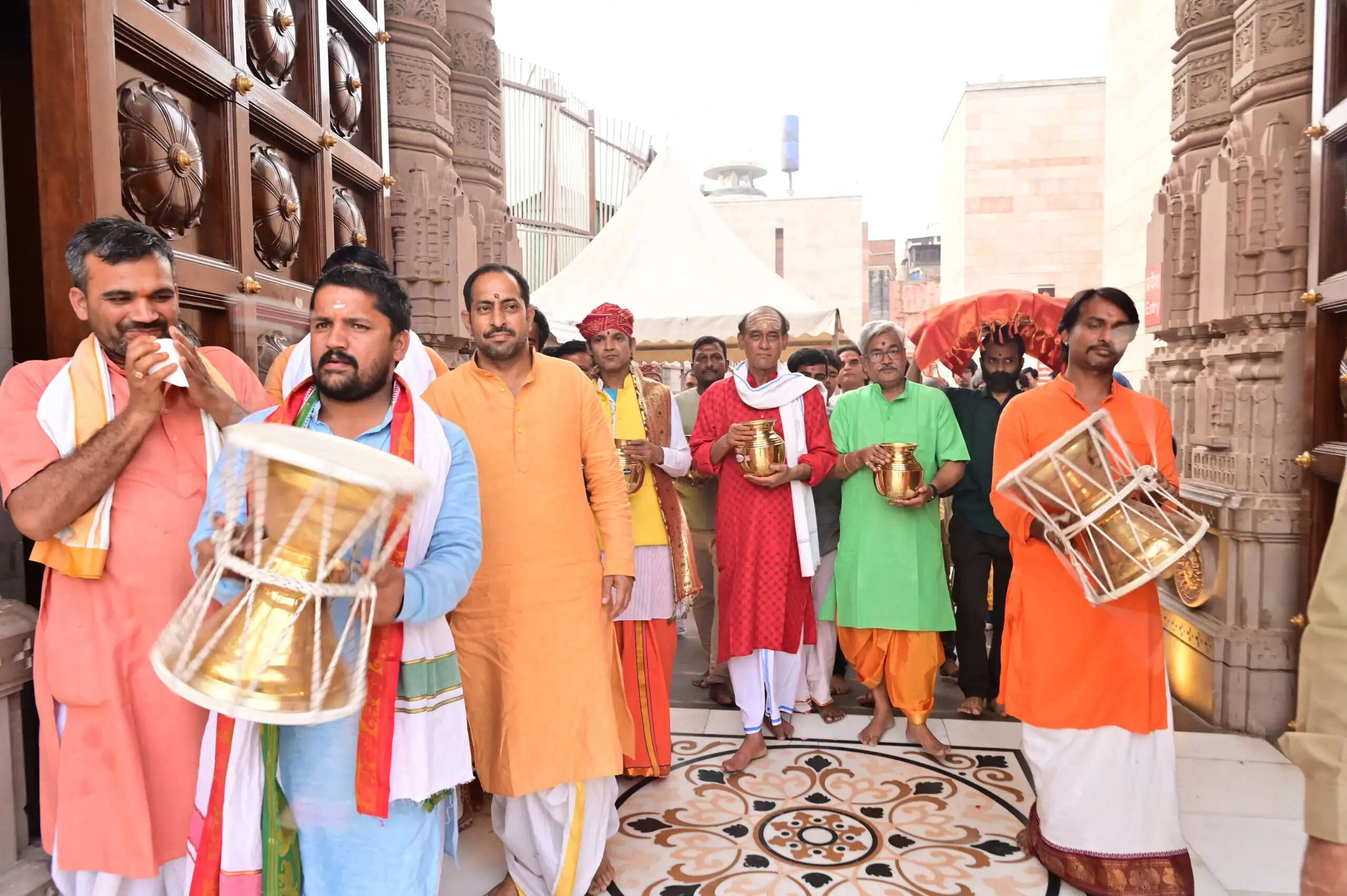 शक्तिपीठ माँ विशालाक्षी दरबार से फल नैवेद्य वस्त्र आया श्री काशी विश्वनाथ धाम