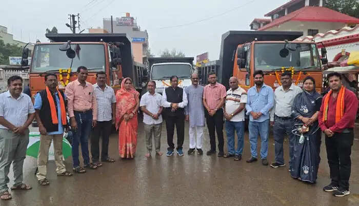 स्वच्छ जगदलपुर काे गति देने नगर निगम को मिली दो टिप्पर और एक 407 वाहन