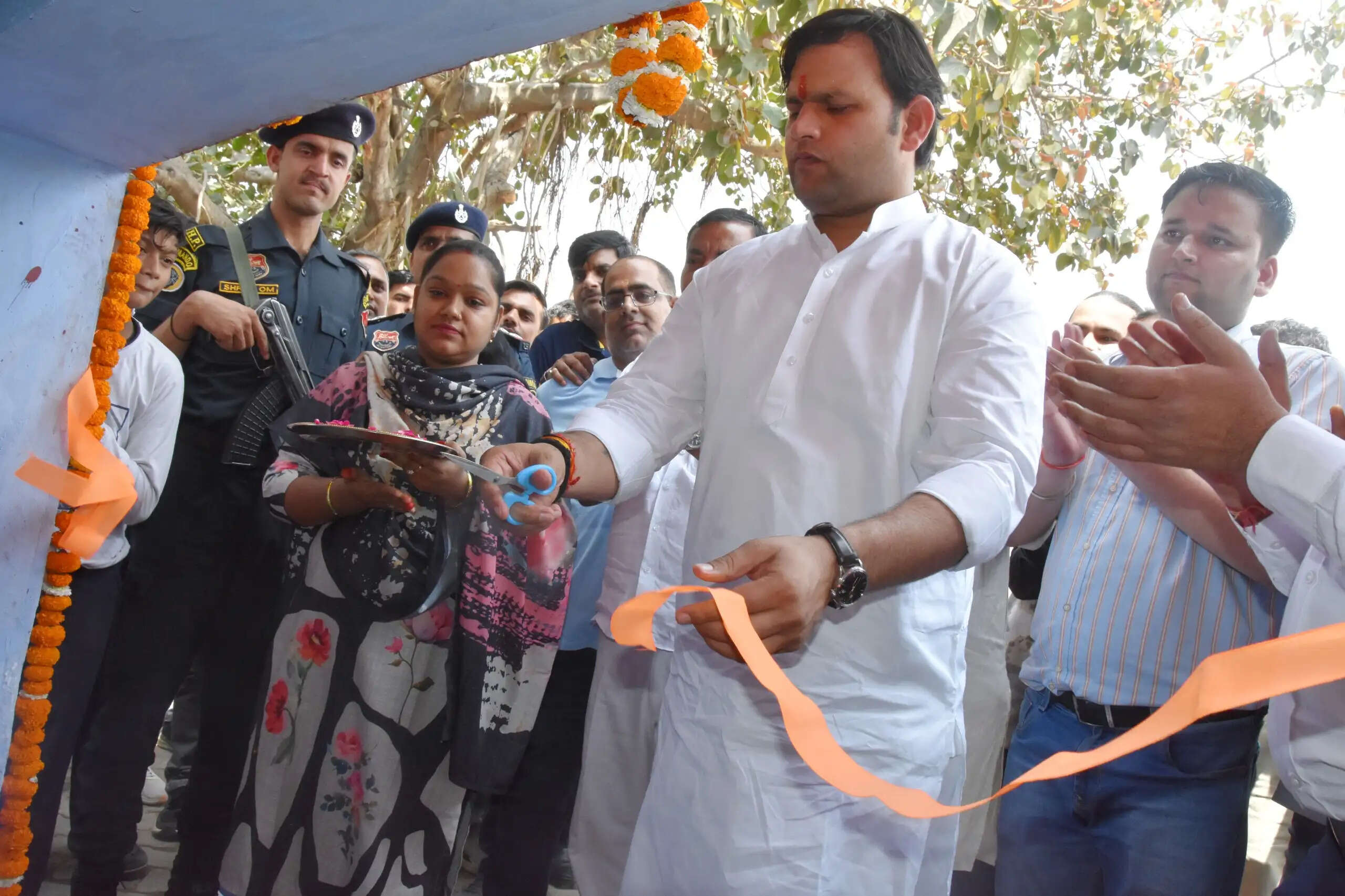 पलवल अनाज मंडी में बिजली शिकायत केंद्र कार्यालय का उद्घाटन