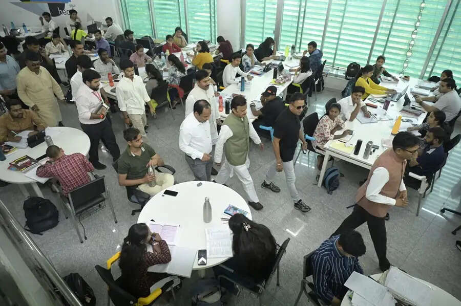 उप मुख्यमंत्री शुक्ल ने रायपुर की नालंदा लाइब्रेरी का किया अवलोकन, बनाए गए मॉडल की प्रशंसा की