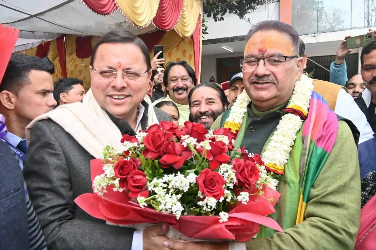 जन्मदिन पर मंत्री जोशी ने की मंदिरों में पूजा, लिया वरिष्ठों का आशीर्वाद