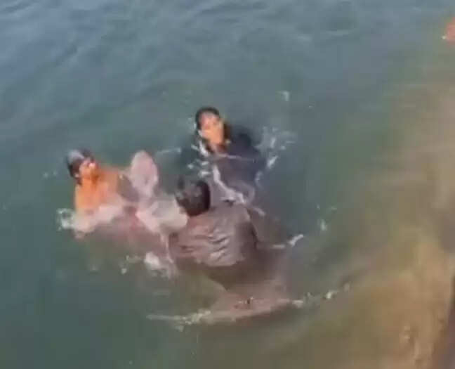 खाकी का मानवीय चेहरा; माही नहर के तेज बहाव में कूदी महिला कांस्टेबल, आत्महत्या कर रही महिला की बचाई जान