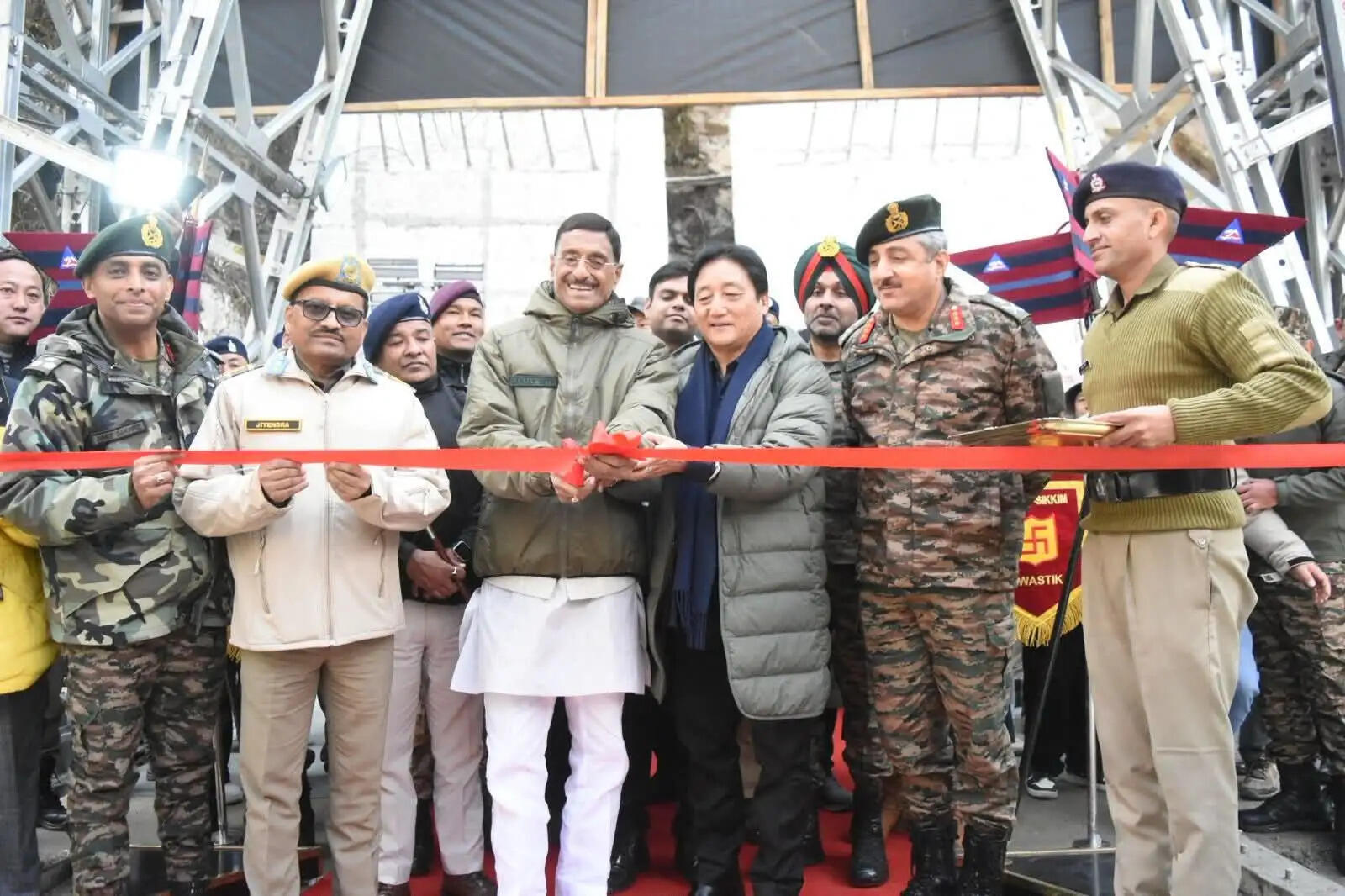 रक्षा राज्य मंत्री ने उत्तर सिक्किम में ताराम-चू स्टील ब्रिज का किया उद्घाटन