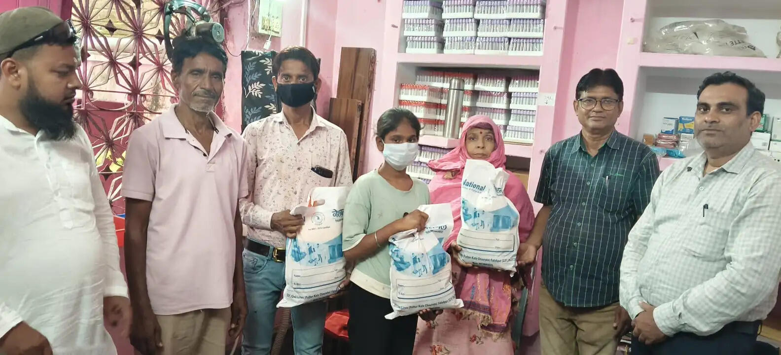 फतेहपुर : टीबी मरीजों को बांटे गए पोषणाहार