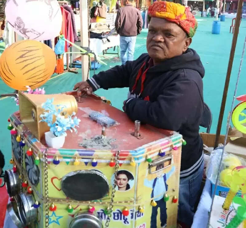 ग्वालियरः देखो-देखो बायस्कोप देखो…” व्यापार मेले में जीवंत हो रहा बचपन का संसार