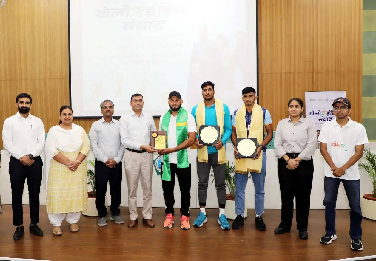 हिसार : युवाओं में नेतृत्व क्षमता व अनुशासन में अहम भूमिका निभाते हैं खेल : संदीप राणा
