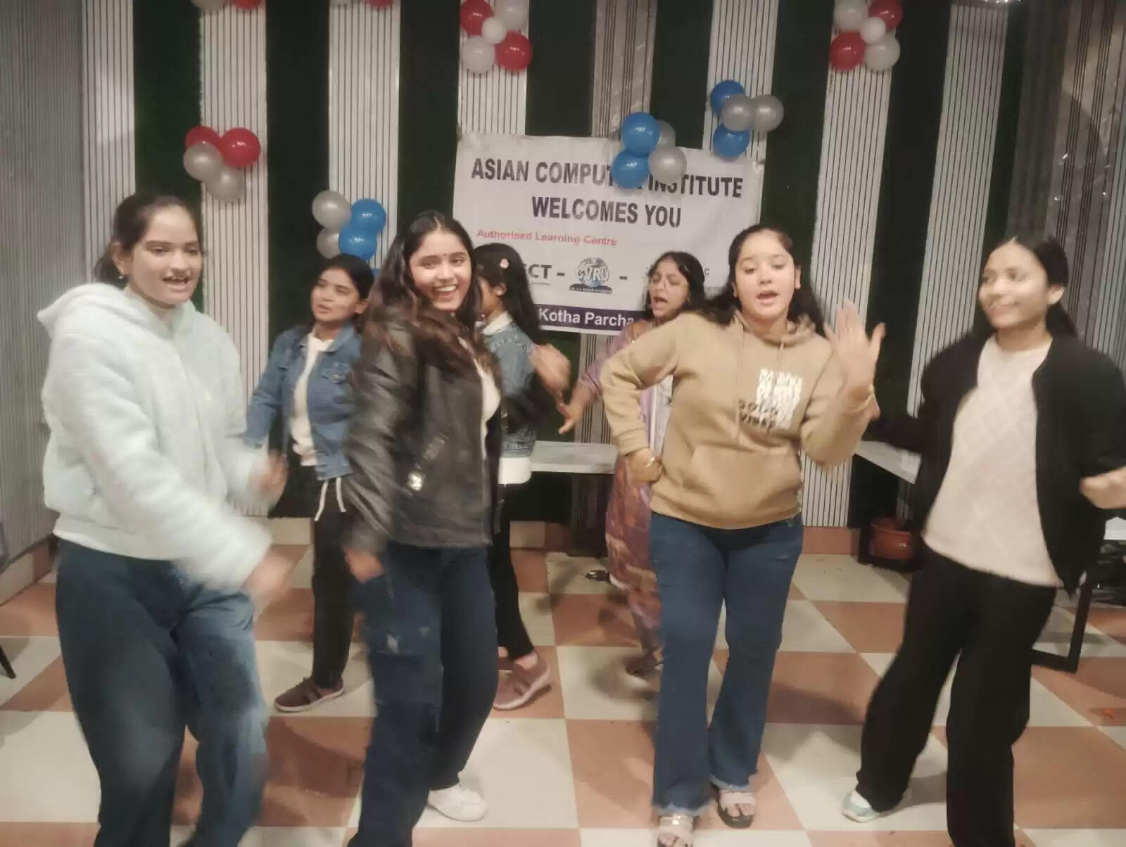 रंगारंग कार्यक्रम पेश कर किया 2026 का स्वागत