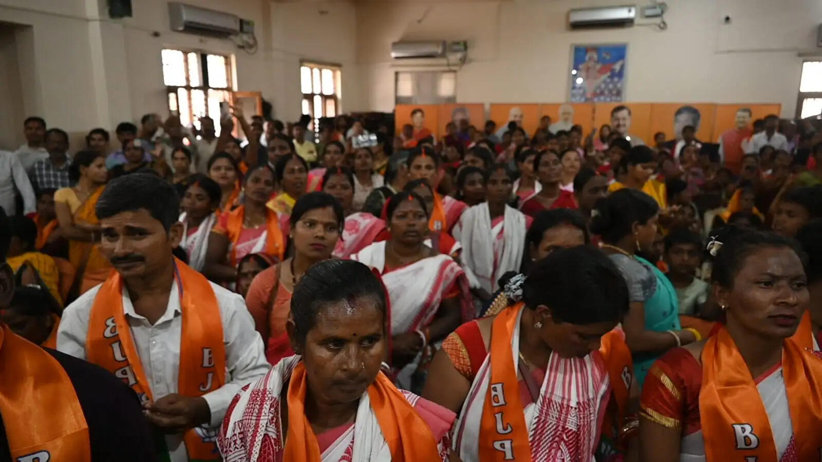 चटकपुर के मुखिया विक्की लोहरा सैकड़ों समर्थकों के साथ भाजपा में हुए शामिल