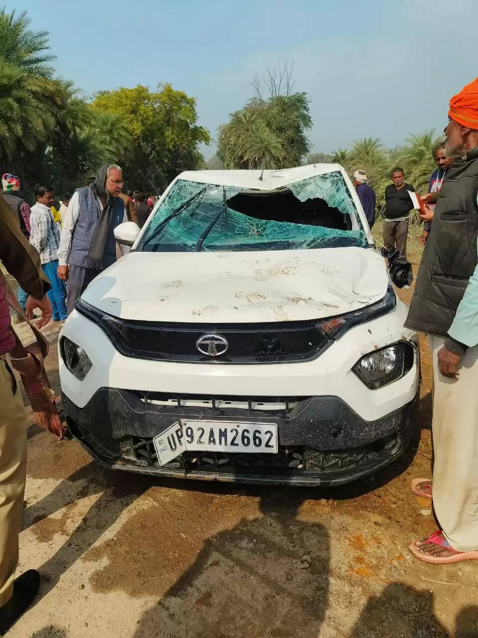 तेज रफ्तार कार अनियंत्रित होकर नहर में गिरी, दो की मौत