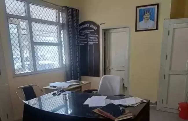 रेवाड़ीः सीएम उड़नदस्ते की टीम ने बिजली दफ्तर पर मारा छापा, पांच कर्मचारी मिले गैरहाजिर