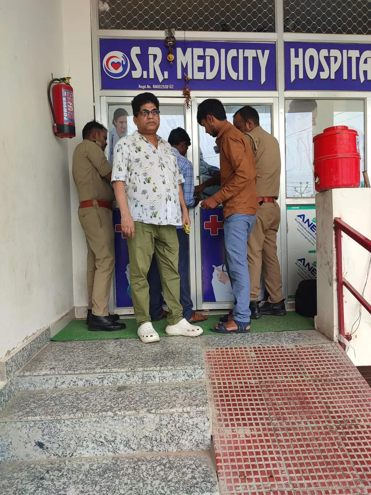 मानक विहीन एसआर मेडिसिटी हॉस्पिटल सील, दूसरे अस्पतालों में शिफ्ट हुए मरीज