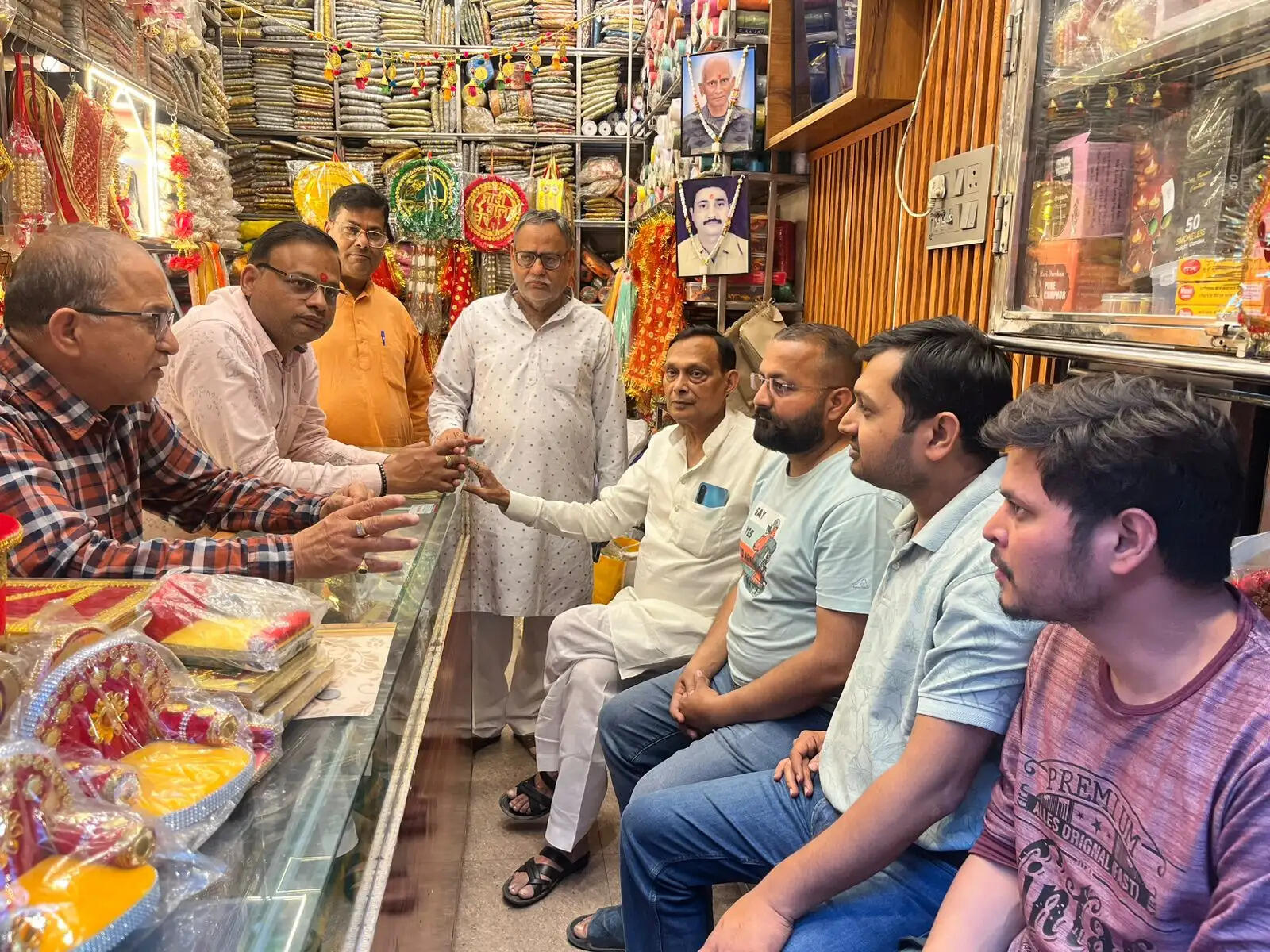 रसोई गैस की कालाबाजारी किसी भी स्थिति में न हो: विपिन गुप्ता