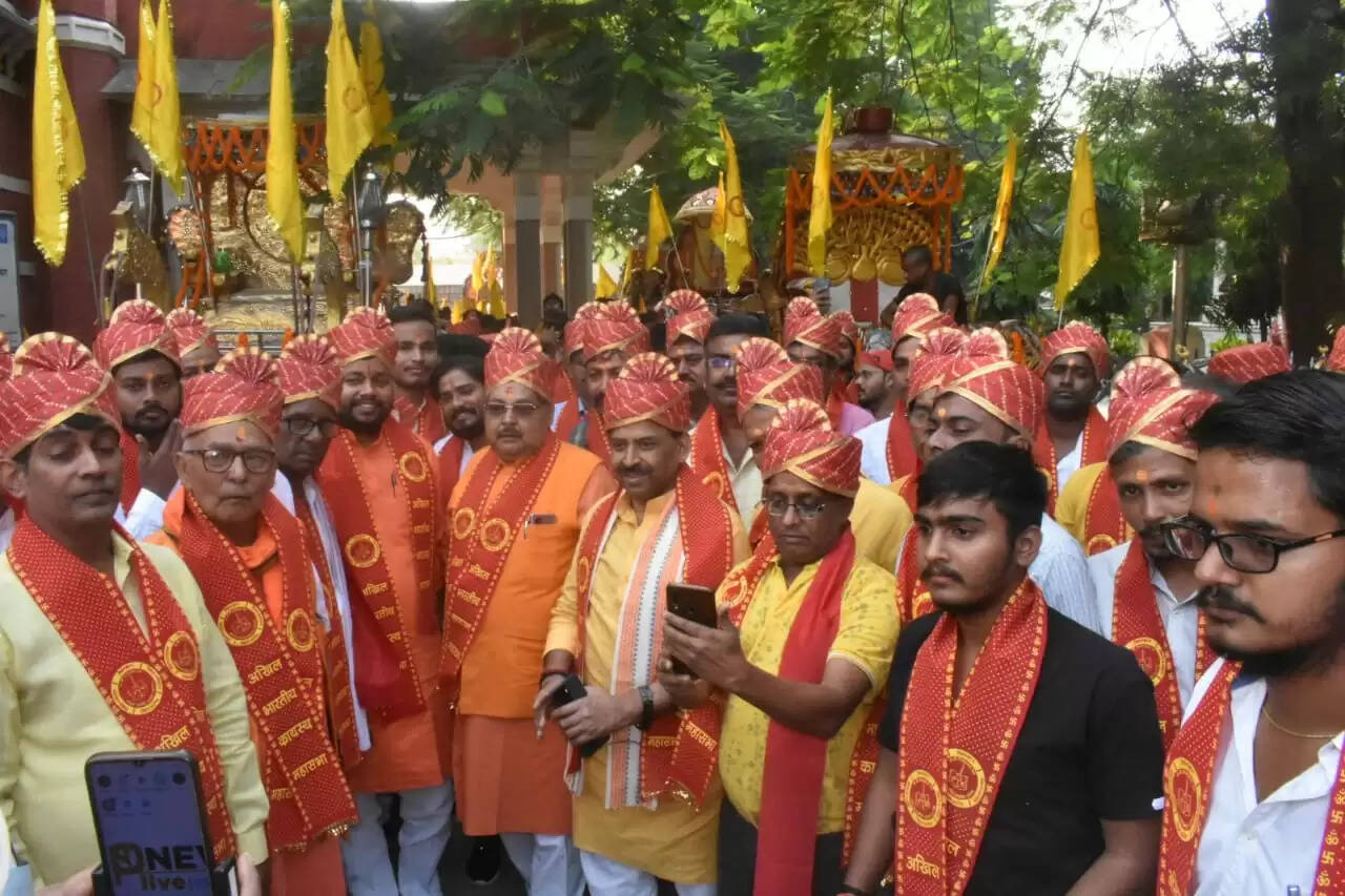 भगवान चित्रगुप्त की जयंती पर कायस्थ समाज ने निकाली भव्य शोभायात्रा