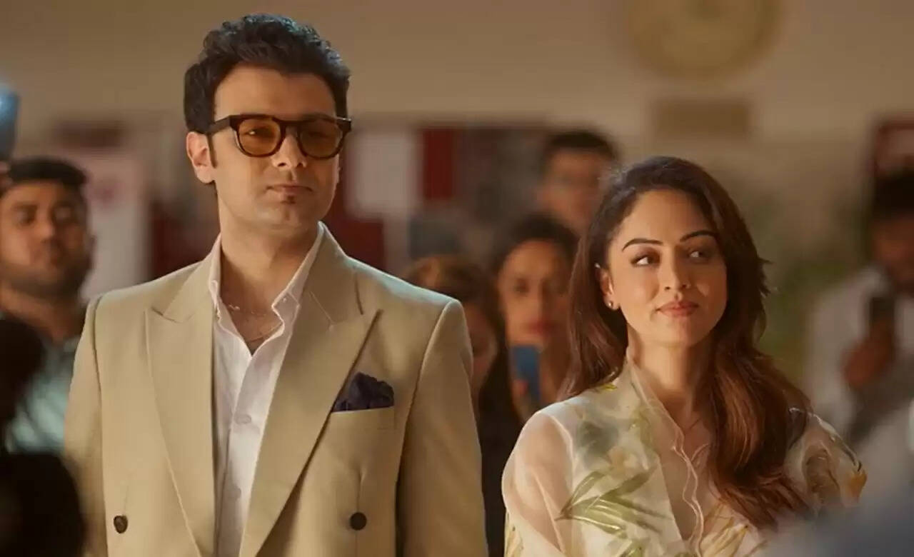 मूवी रिव्यू : 'प्यार का प्रोफेसर' में खुद इश्क में फंसे लव गुरु