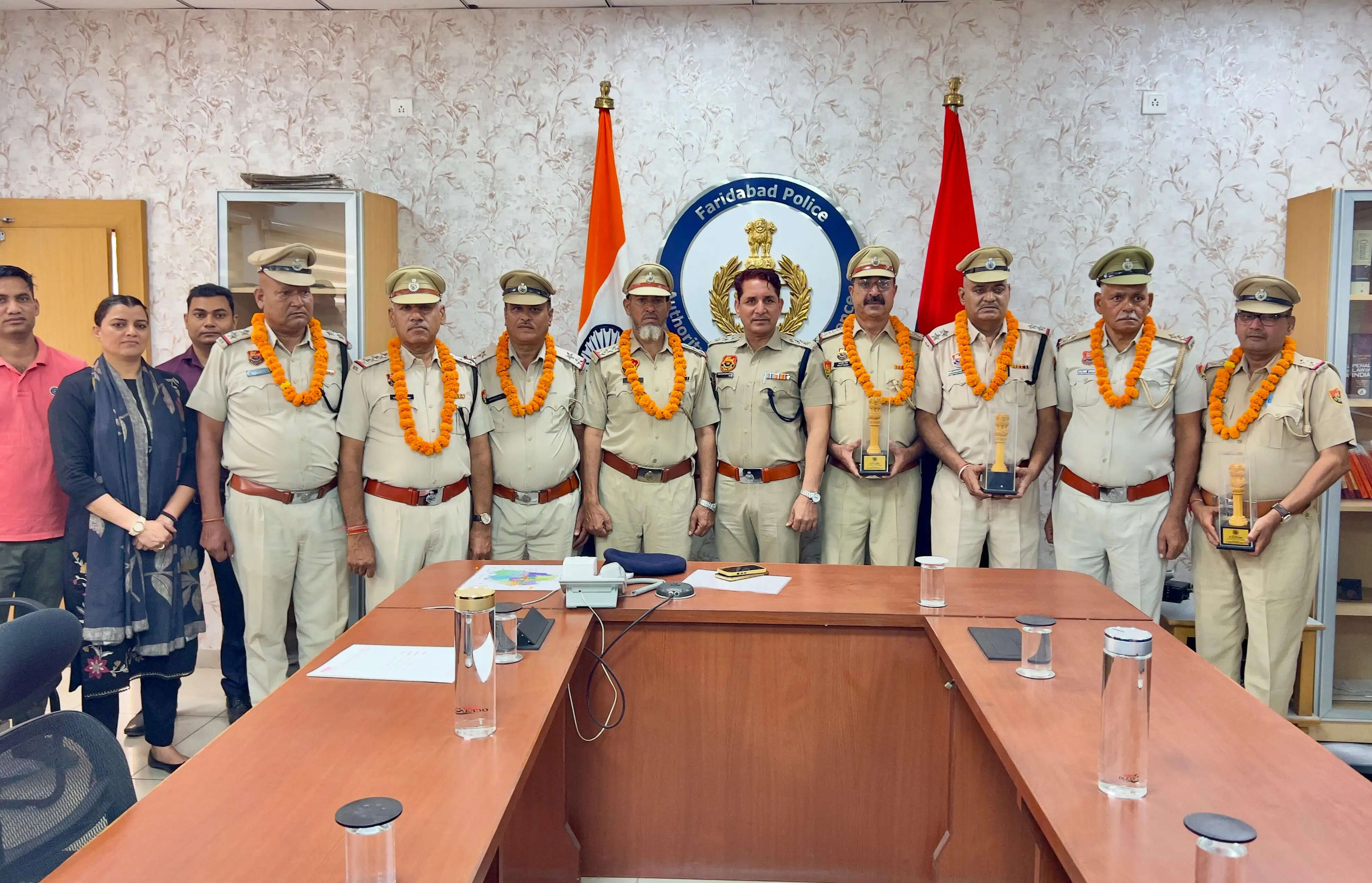 फरीदाबाद पुलिस परिवार के आठ पुलिसकर्मी हुए सेवानिवृत्त
