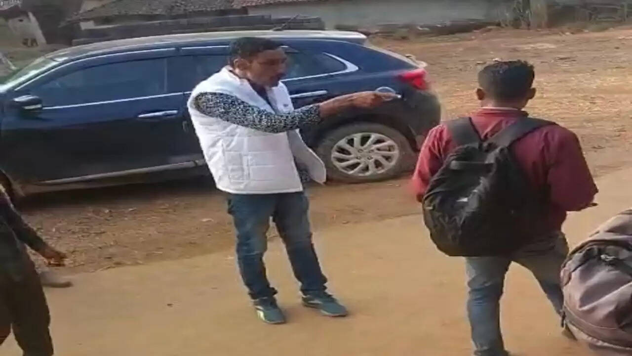 अंबिकापुर : लाइन सुधार के दौरान बिजली कर्मियों से मारपीट, गाली-गलौज का वीडियो वायरल