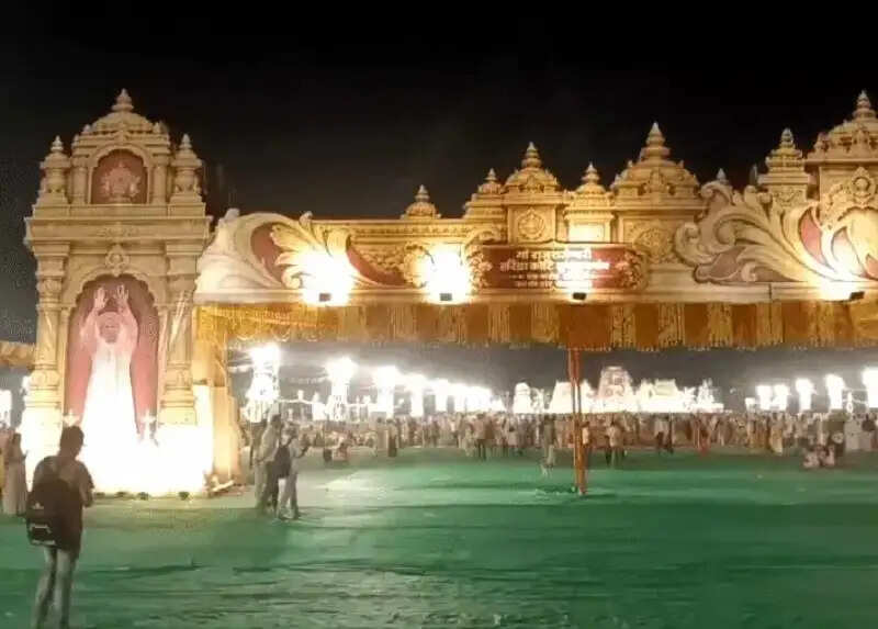 शरद पूर्णिमा पर भोपाल में एक करोड़ अर्चन का अनुष्ठान, 20 हजार कलशों पर सजे दीपों से जगमगाया पंडाल