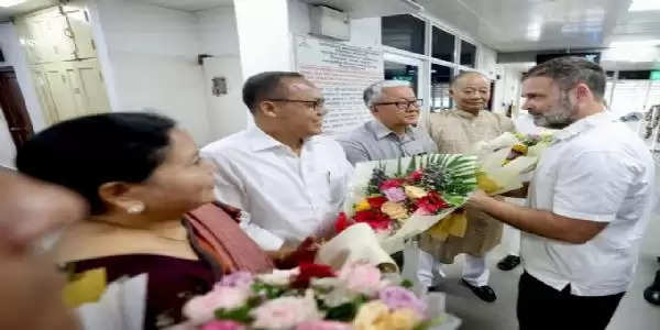 राहुल गांधी ने किया बाढ़ प्रभावित कछार में आश्रय शिविर का दौरा