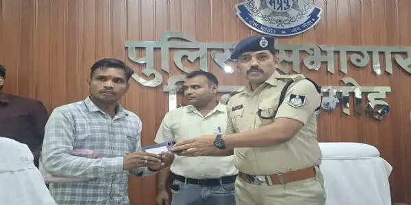 दमोहः पुलिस ने 208 गुम मोबाइल बरामद कर वास्तविक मालिकों को लौटाए