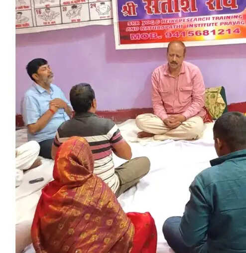 प्रसन्न रहना व खिलखिला कर हंसना समस्त रोगों की रामबाण दवा : सतीश राय