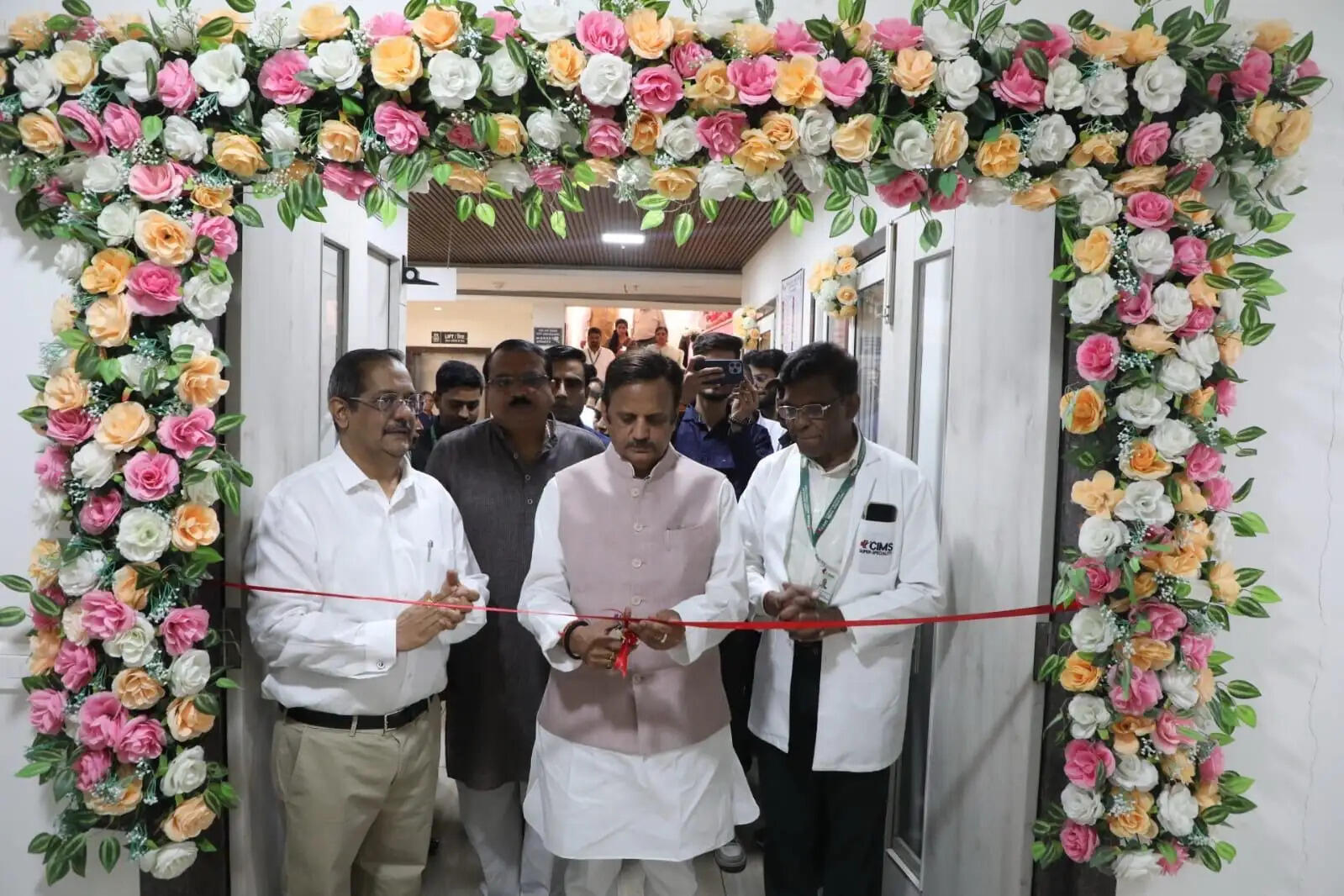 उप मुख्यमंत्री&nbsp;शुक्ल ने कैरियर कॉलेज भोपाल में अत्याधुनिक कैंसर ब्लॉक का किया शुभारंभ