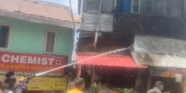 छोटा शिमला में गुरुद्वारे के पास दुकान में आग, फायर ब्रिगेड ने काबू पाया