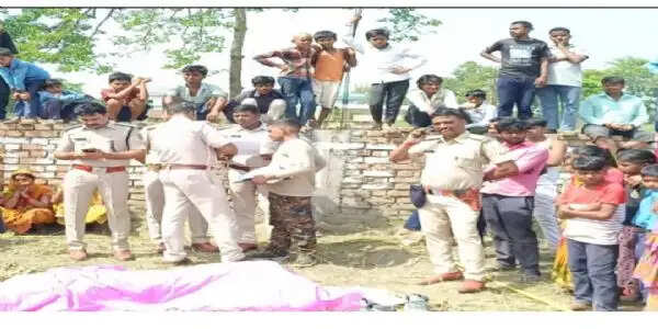 खेत से युवक का शव बरामद, हत्या की आशंका