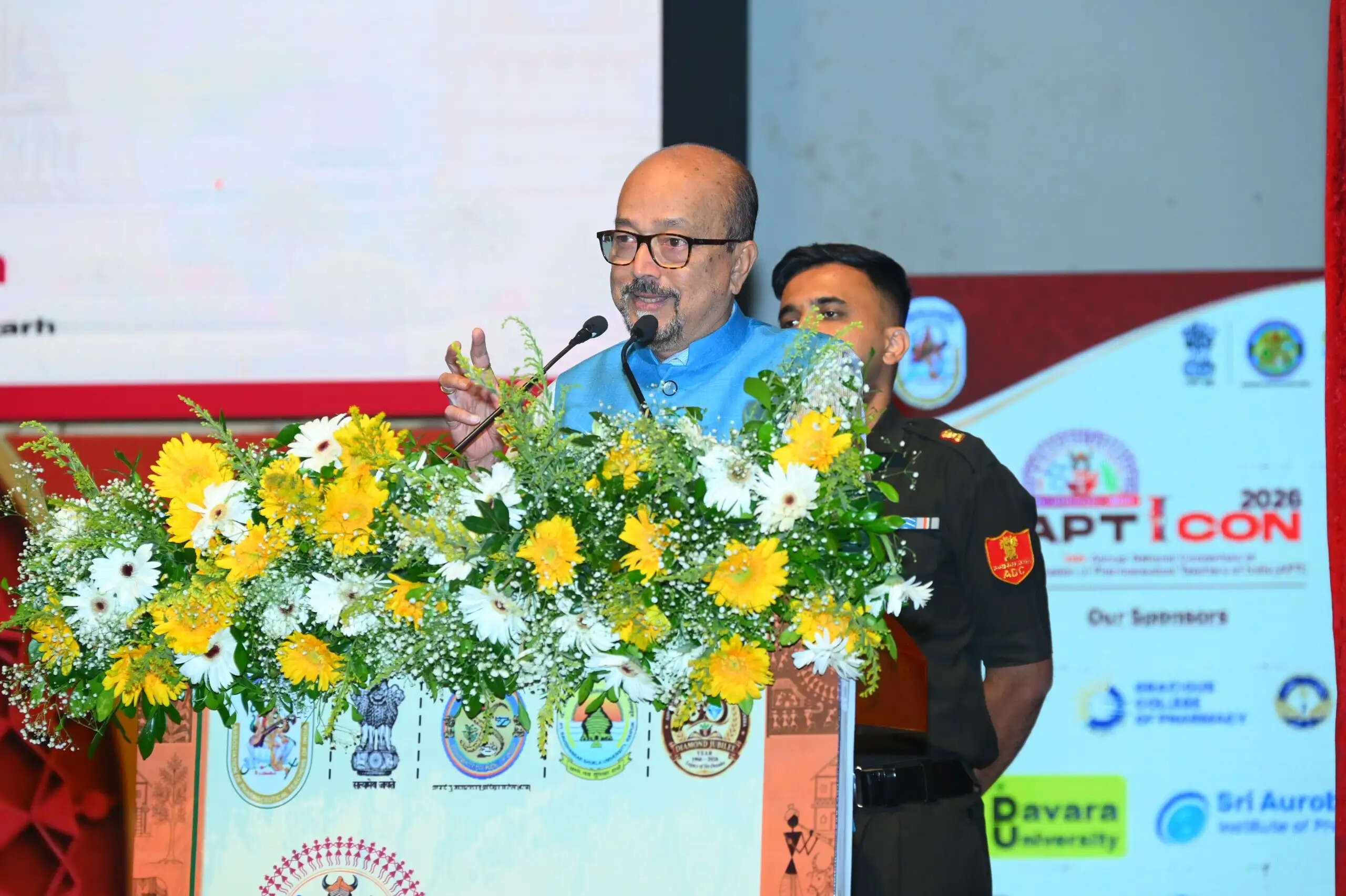 दवाएं सस्ती हों, ग्रामीणों तक पहुंचे इलाज, नकली दवाओं पर लगे रोक : राज्यपाल&nbsp;डेका