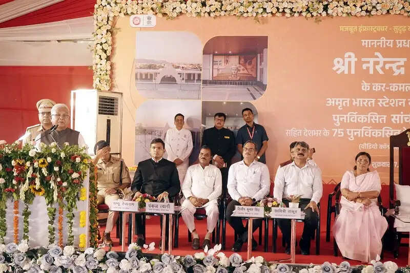 अमृत भारत स्टेशन बन रहे आधुनिक विकास के प्रवेश द्वार : राज्यपाल पटेल