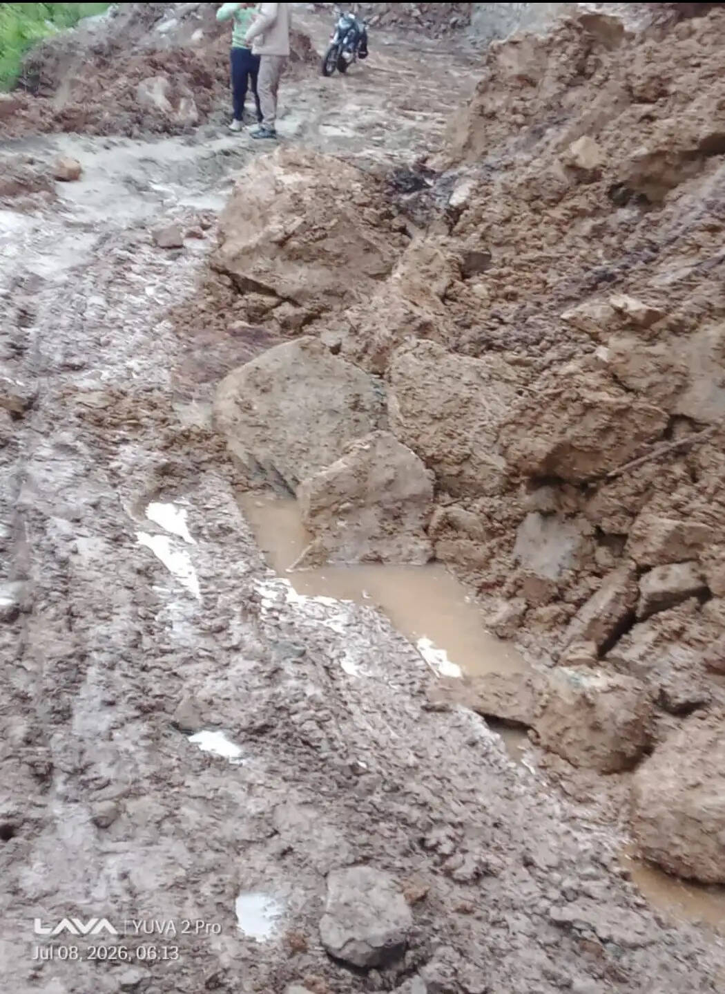 उत्तराखंड में मानसून का असर तेज, कई जिलों में भारी बारिश का अलर्ट; भूस्खलन से सड़कें बाधित