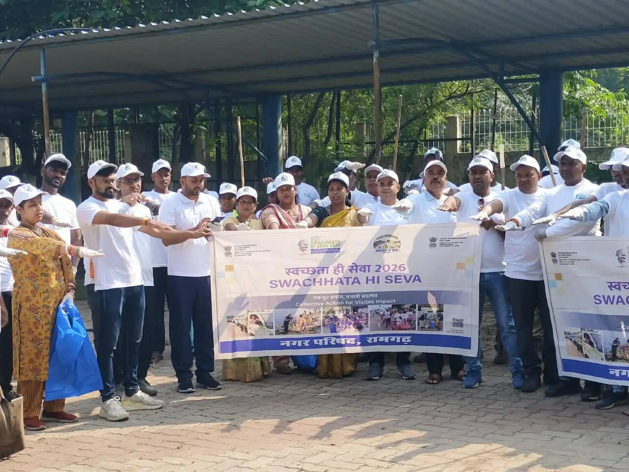 स्वच्छता के लिए डीसी ने किया श्रमदान, नप क्षेत्र&nbsp;के प्रमुख स्थलों पर चला अभियान