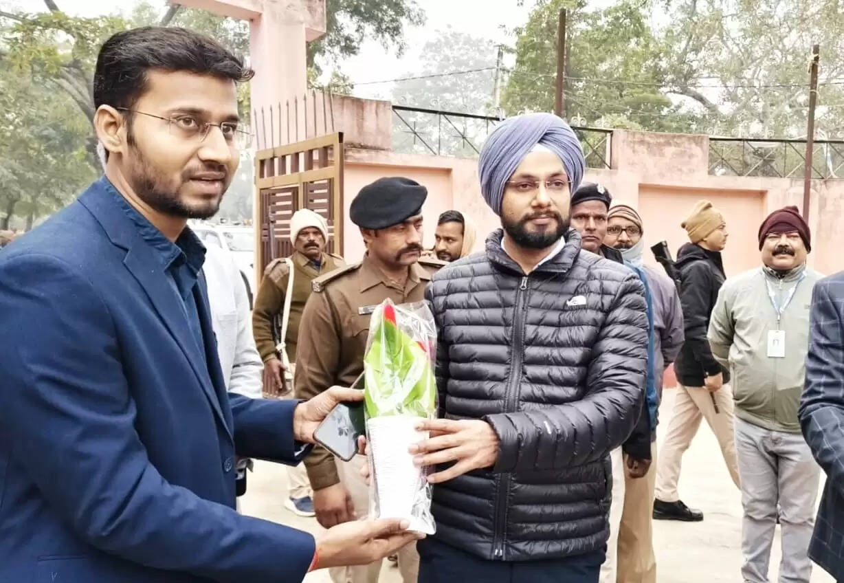 पश्चिम चंपारण के डीएम ने गौनाहा ब्लॉक व रेफरल अस्पताल का किया निरीक्षण