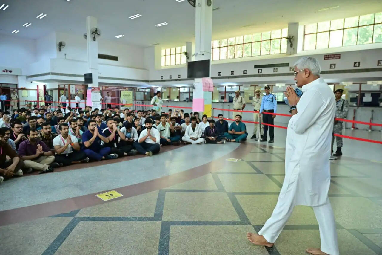 एम्स जोधपुर में रेजिडेंट डॉक्टरों की हड़ताल खत्म, निदेशक डॉ. गोवर्धन पुरी हटाए गए