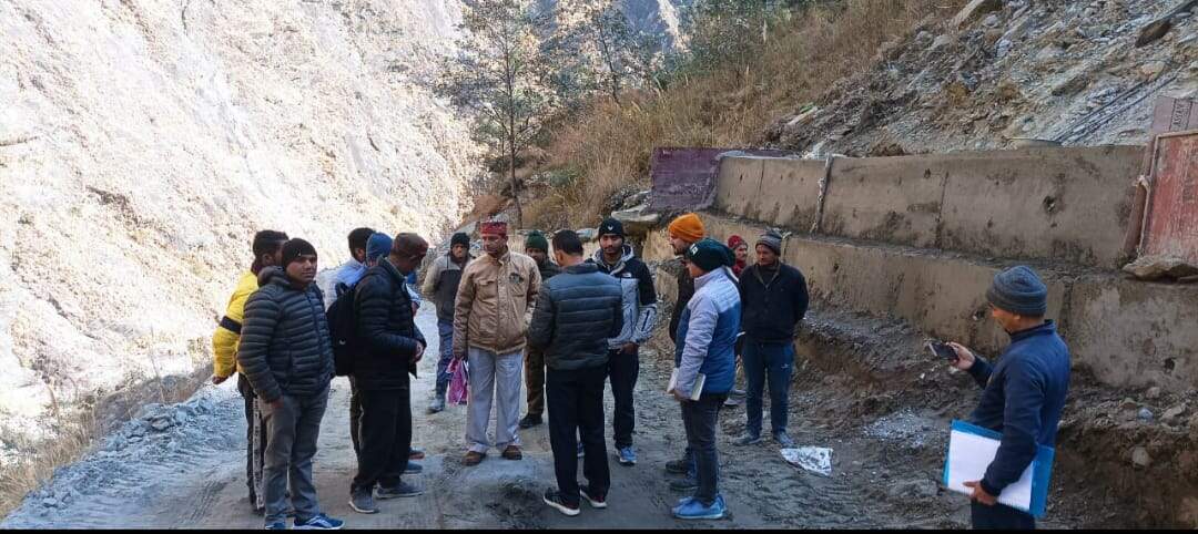 बदहाल मोटर मार्ग के कारण उर्गम घाटी से गुम हो गयी पर्यटन रौनक