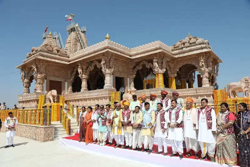 मप्रः मुख्यमंत्री ने निमाड़-मालवा के लोक देवता भीलट देव की पूजा-अर्चना कर सभी की समृद्धि के लिए कामना की