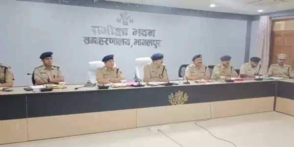 अपराध नियंत्रण को लेकर समीक्षा बैठक