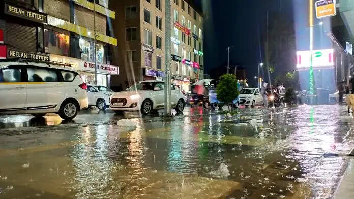 जम्मू-कश्मीर में व्यापक बारिश, गुलमर्ग में सबसे अधिक बारिश दर्ज की गई