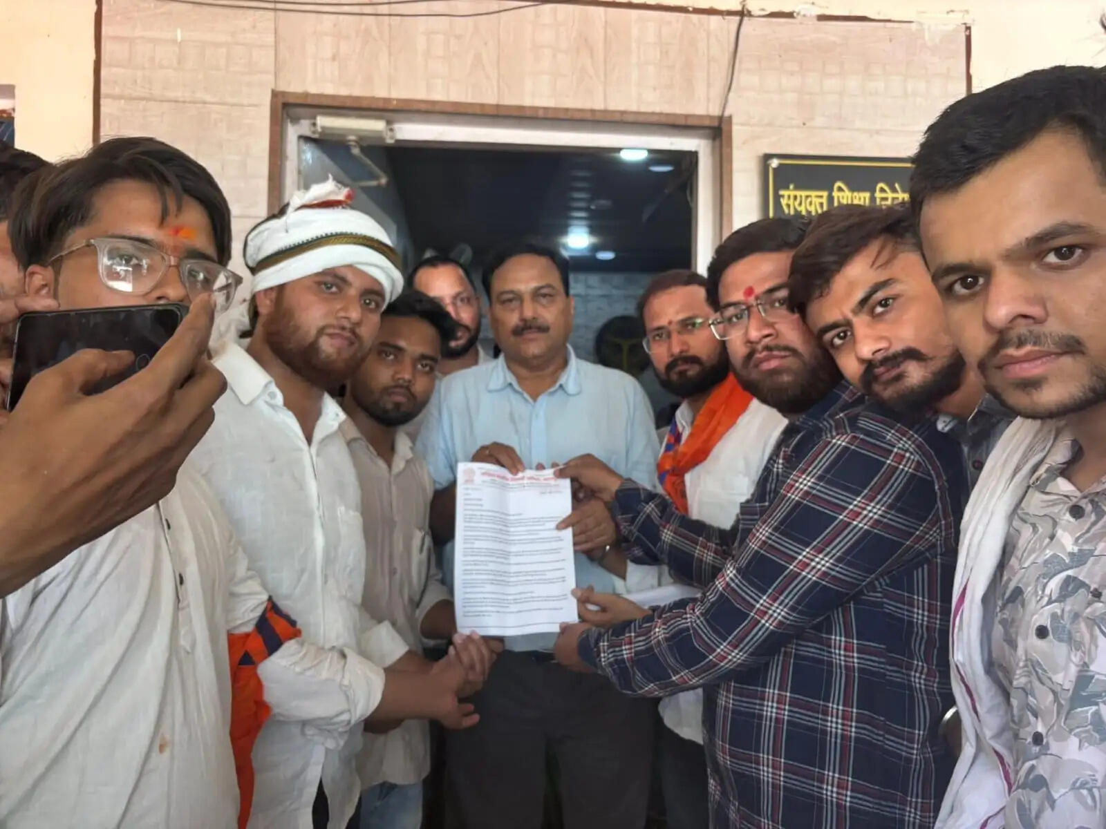 विद्यालयों में अनियमितताओं पर आंदोलन की चेतावनी, छात्रहित से समझौता नहीं : दिनेश यादव