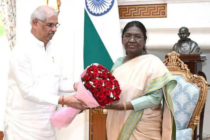 केरल और हिमाचल प्रदेश के राज्यपाल ने राष्ट्रपति से की मुलाकात