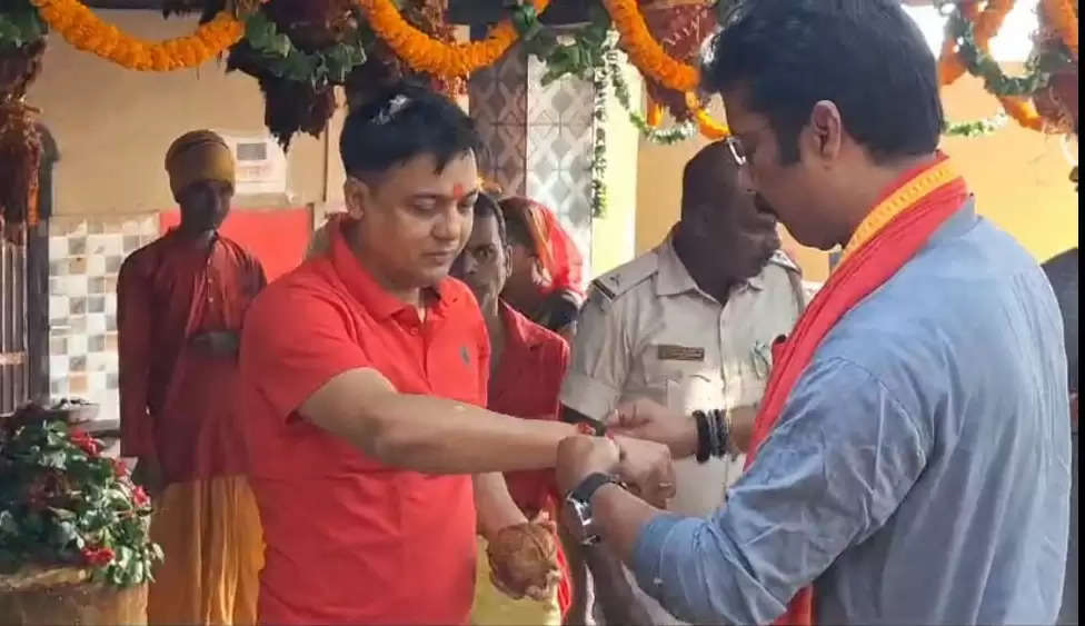 कलश स्थापना के साथ शारदीय नवरात्र शुरू, रजरप्पा में विशेष अनुष्ठान