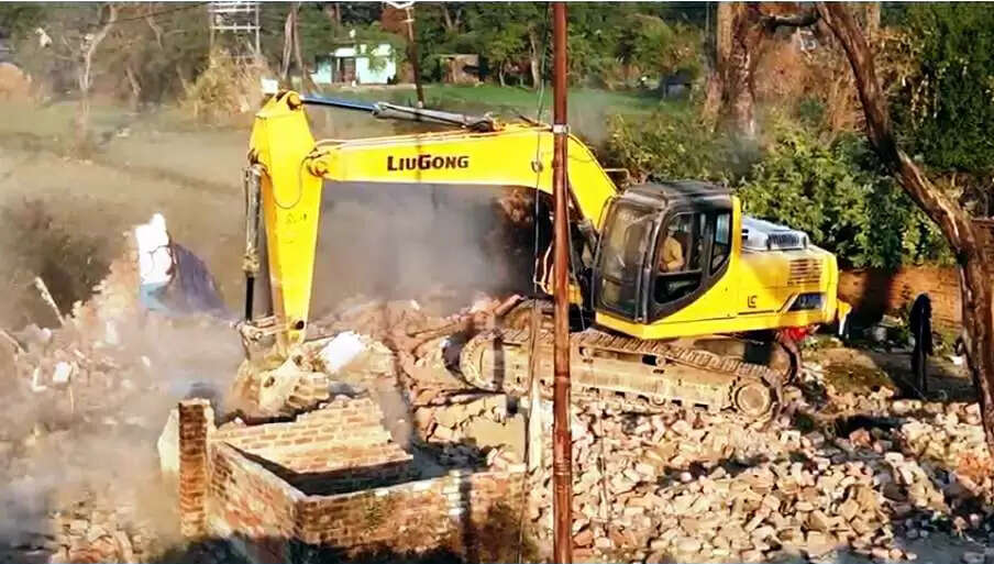 (अपडेट) रामनगर में गरजा बुलडोजर, पूछड़ी में ट्रंचिंग ग्राउंड की भूमि अतिक्रमण मुक्त