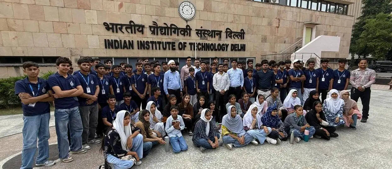 नूंह: मढ़ी के विद्यार्थियों ने किया आईआईटी दिल्ली का शैक्षणिक भ्रमण