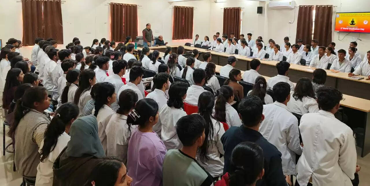 आयुर्वेद विश्वविद्यालय में करवाया ध्यान का अभ्यास