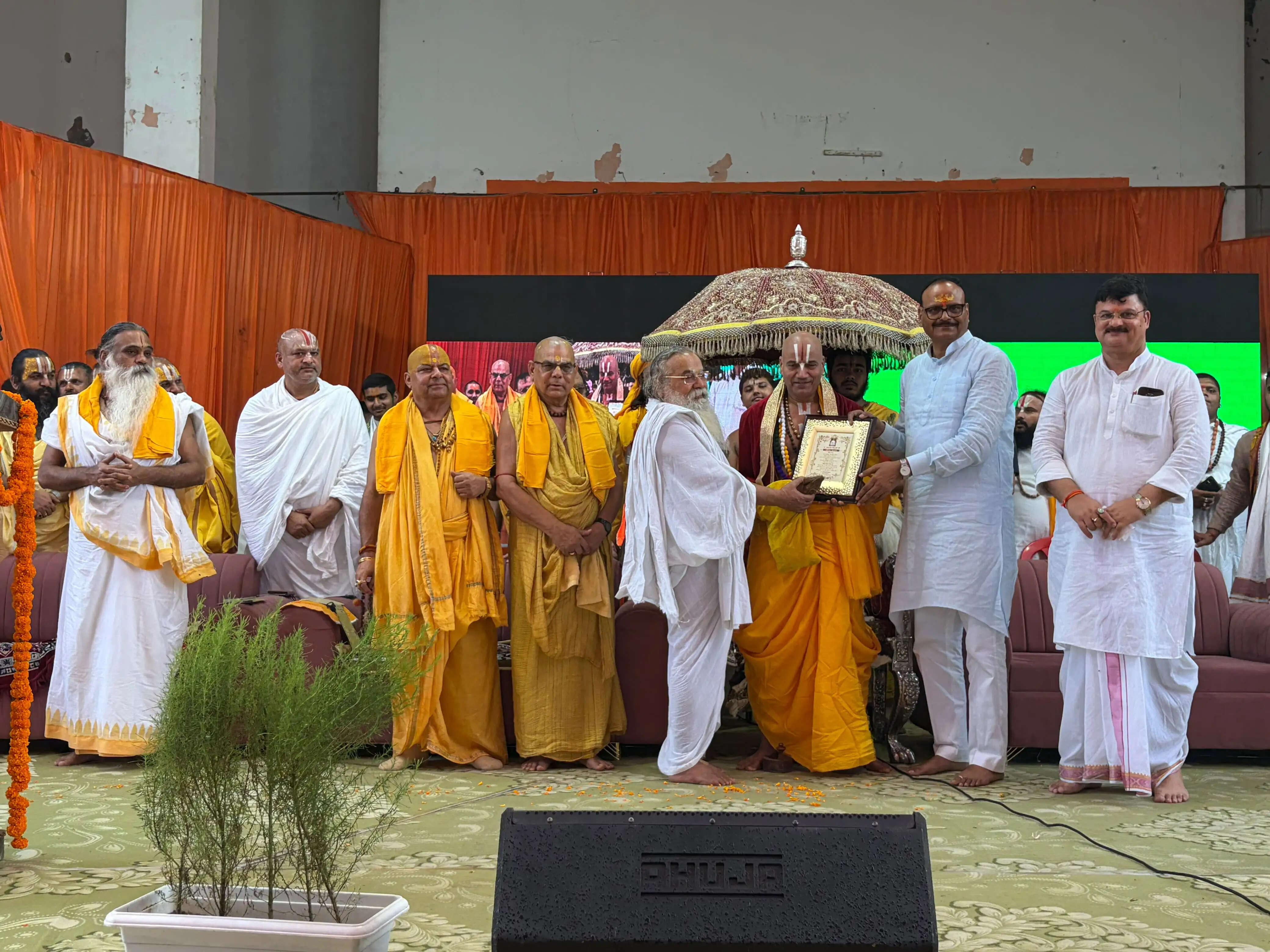 विमान में 180 यात्रियों की जान बचाकर भारत के सपूत ने दुनिया को दिया सनातन संस्कृति का संदेश : बृजेश पाठक