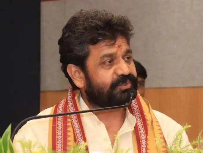 भारत की प्राचीन सांस्कृतिक विरासत और जीवन पद्धति का अभिन्न अंग है योग : डॉ. दयाशंकर मिश्र ‘दयालु’