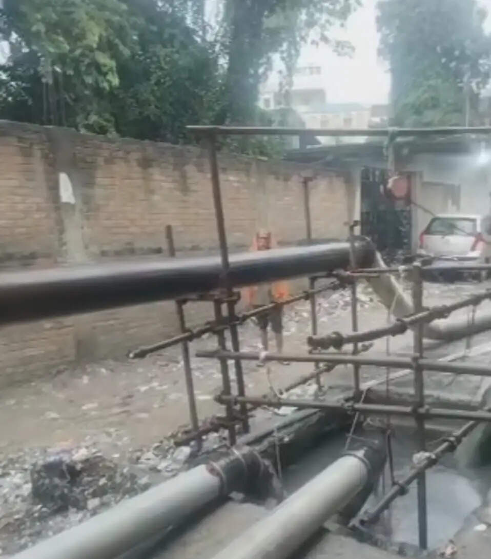 छपरा नगर निगम क्षेत्र में युद्धस्तर पर चल रहा जलनिकासी अभियान