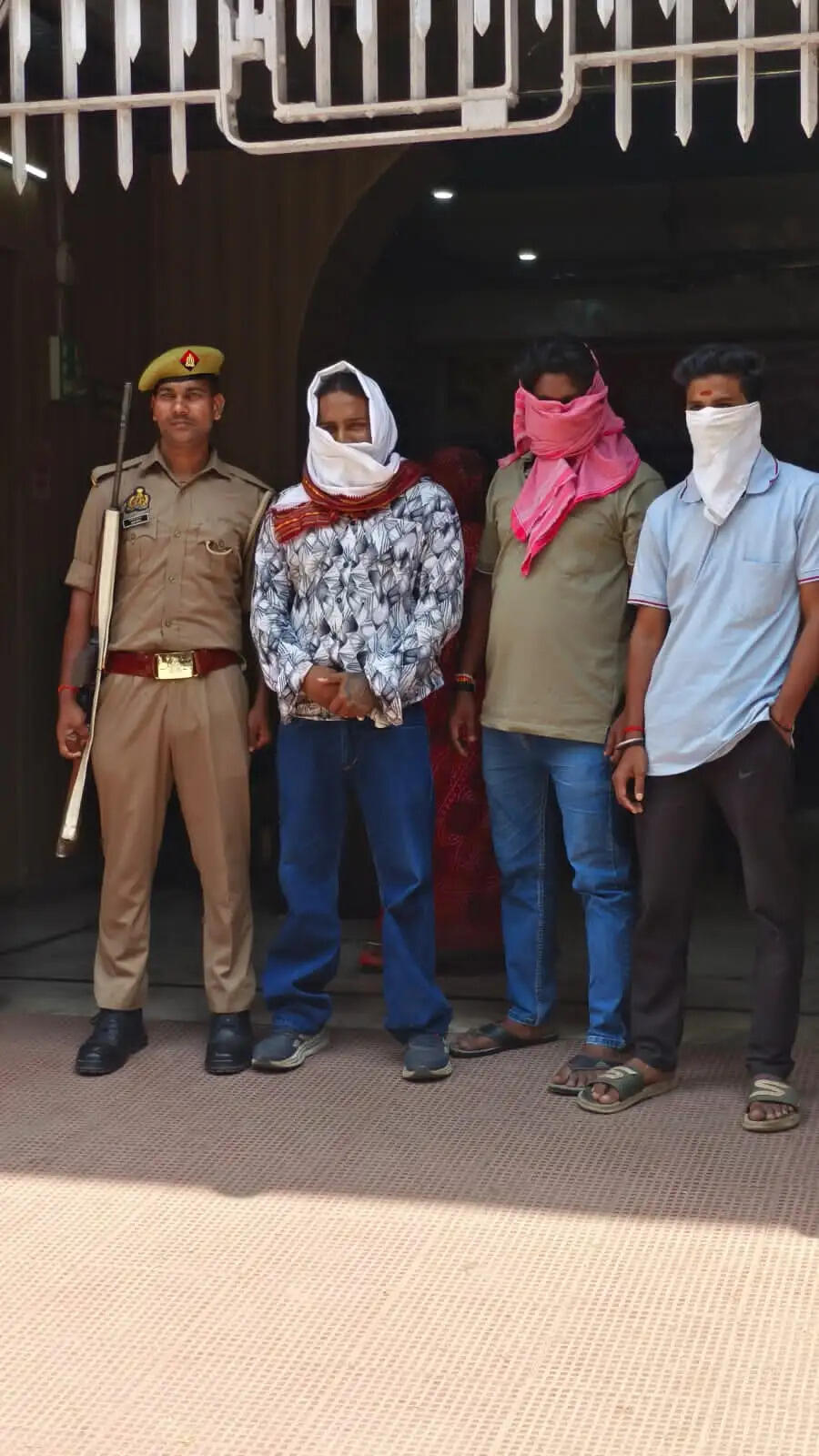 वाराणसी: बाबा कालभैरव मंदिर में दर्शन के लिए आए श्रद्धालुओं से मारपीट, तीन आरोपित हिरासत में
